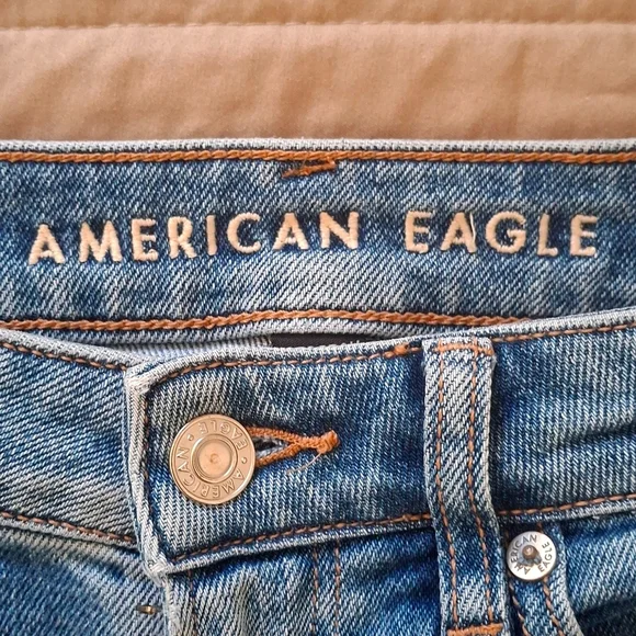 American Eagle Outfitters Highest Rise Mom Jeans - Picture 7 of 14